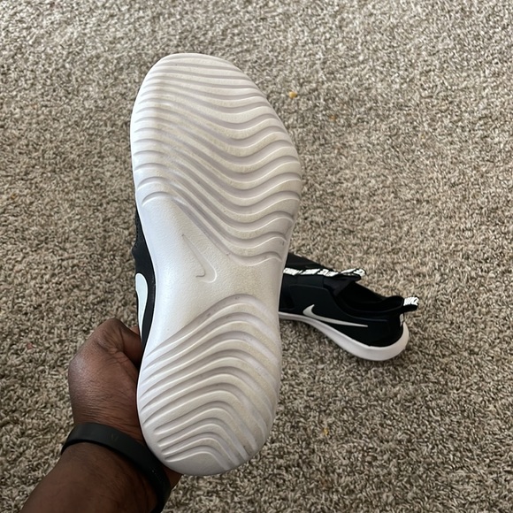 Nike female running shoes - Picture 3 of 5